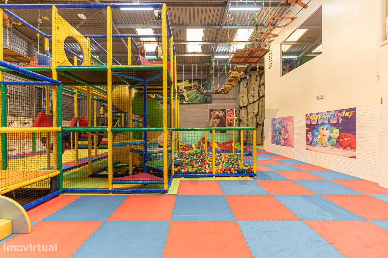 ARMAZÉM INDUSTRIAL EM SERZEDO NA FRONTEIRA COM GULPILHARES - Grande imagem: 5/13