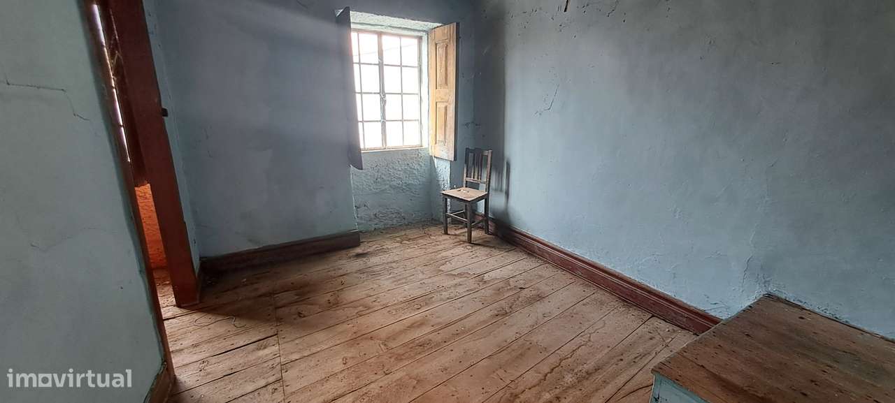 Moradia para restaurar em Sendim-12