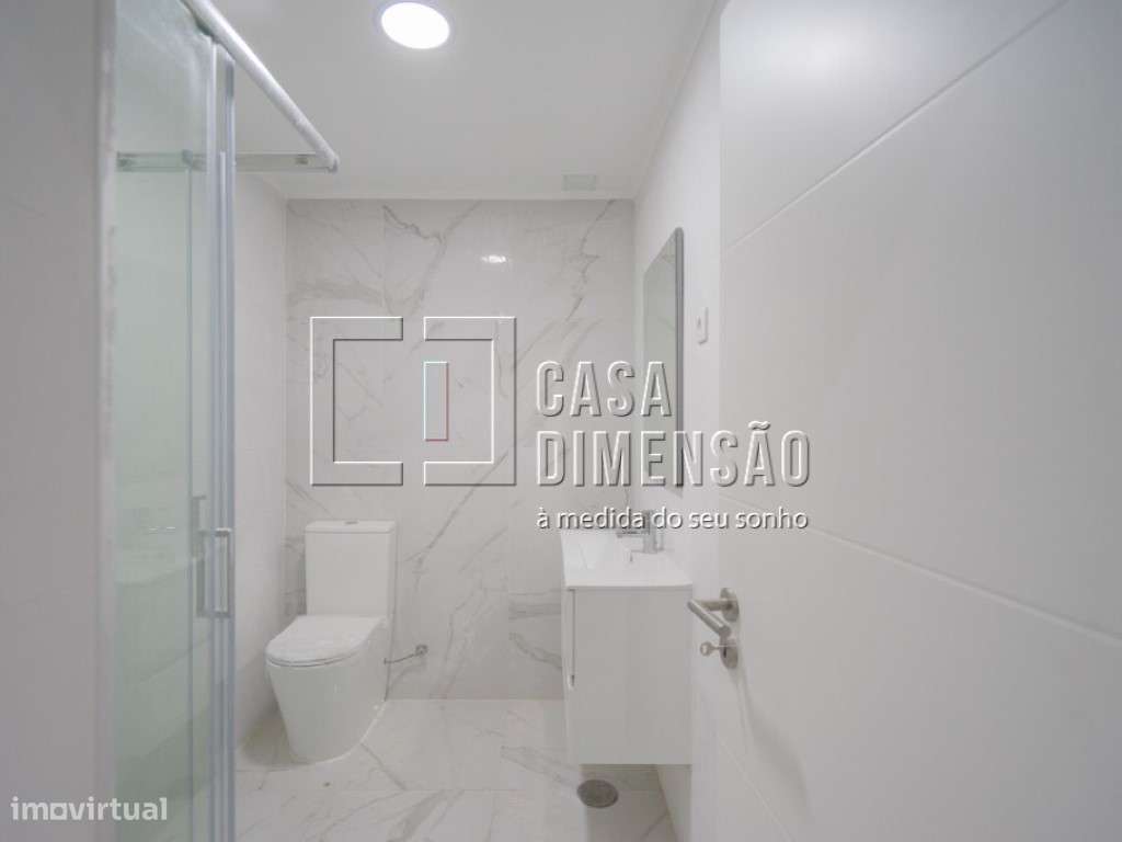 Apartamento T3 em fase de remodelação, na Amadora!!-11