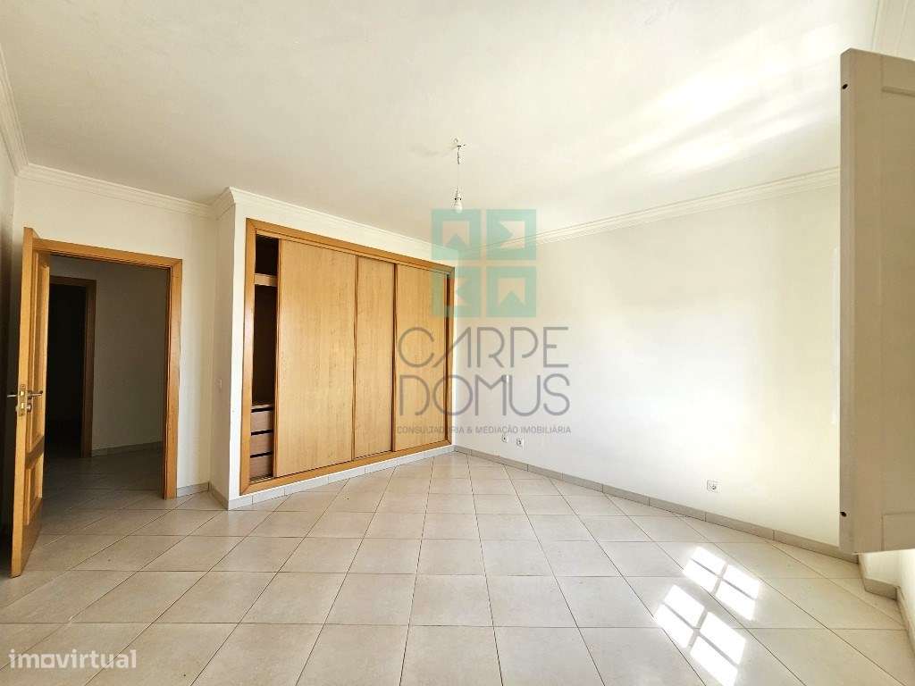 Apartamento T2 com 124,64m2, parqueamento para 2 viaturas, no centr...-14