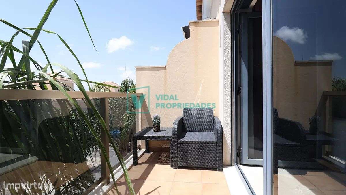 Apartamento T2 com garagem em box e piscina-5