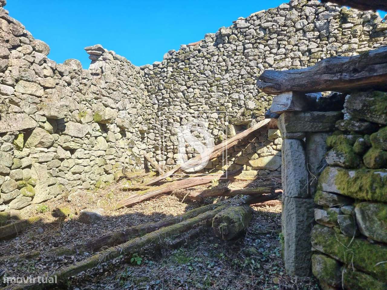 Moradia para Restaurar T3 situada em Campos, UDF de Ruivães e Campos, - Grande imagem: 5/23