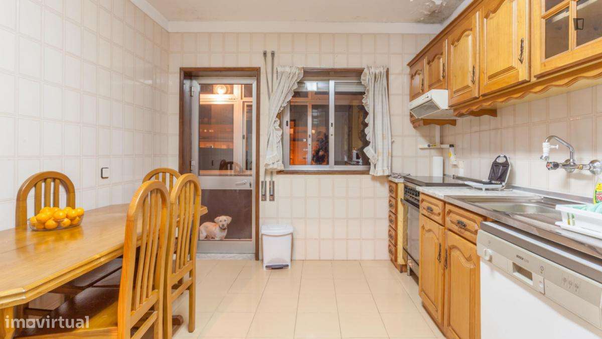 Quarto - localizado em Maia - Grande imagem: 4/28