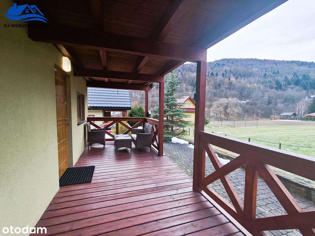 Dwa domy w górskiej miejscowości Tylmanowa.-10