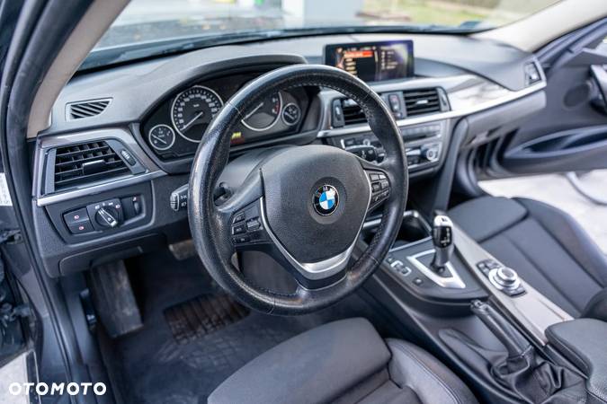 BMW Seria 3 318d Touring Modern Line - 12