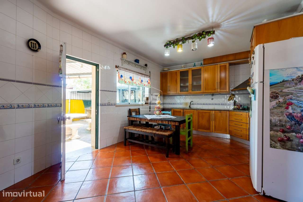 Moradia T5 geminada na Garcia, Marinha Grande-4