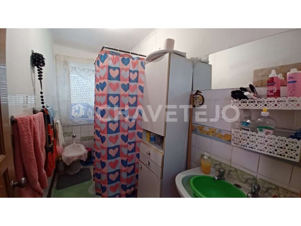 Prédio com habitação, armazém, e logradouro a 3 minutos de Tomar.-35