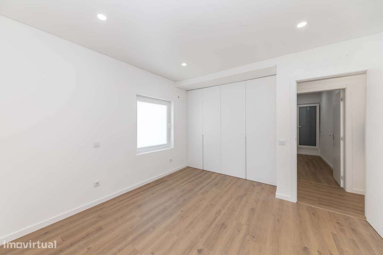 T3 NOVO – Apartamento com Espaço Exterior Único de 500 m² no Seixal-36