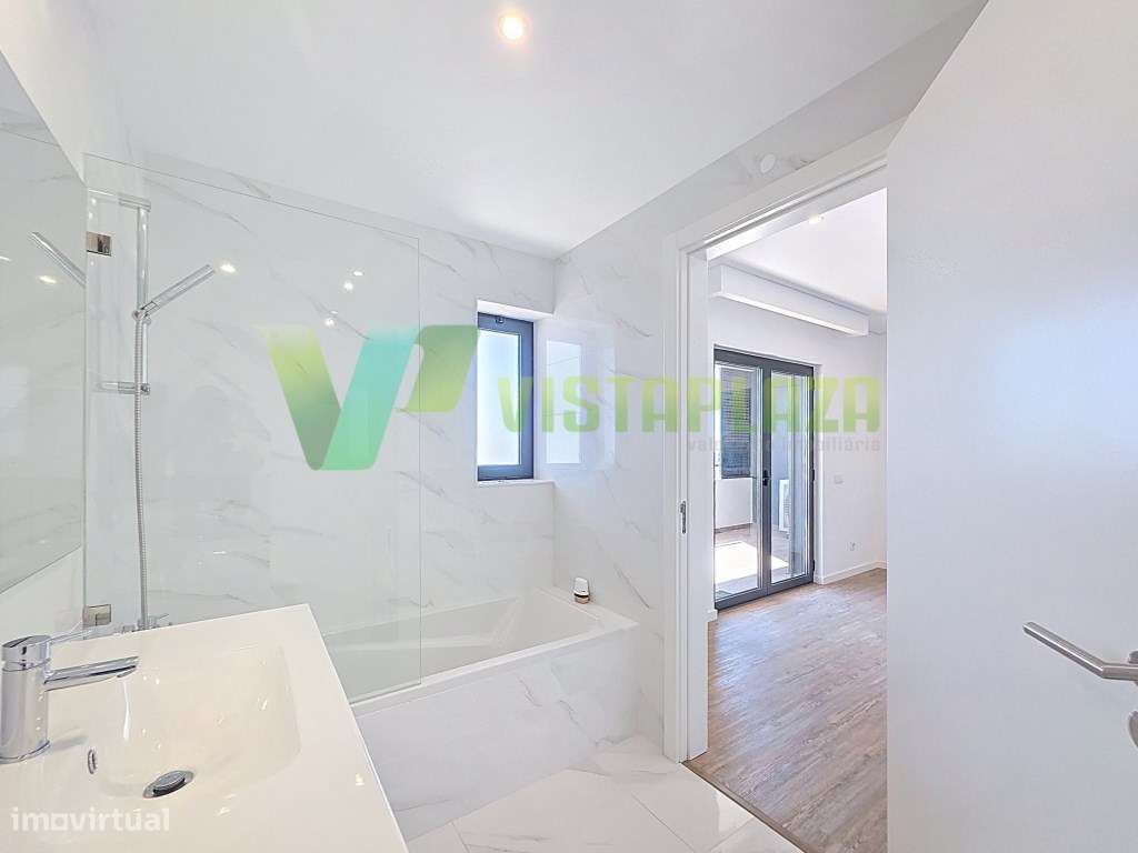 Apartamento Duplex com Terraço e Vista Panorâmica, piscina e garage...-36