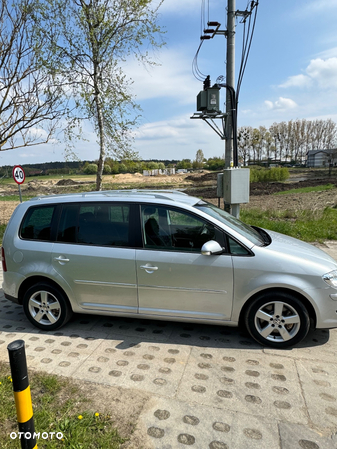 Volkswagen Touran 2.0 TDI DPF Highline - 10