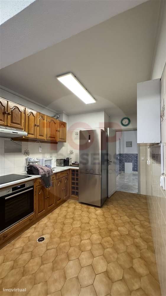 Apartamento T4 com elevador no centro de Faro-19