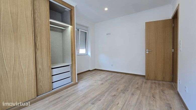 T3 Remodelado, com cozinha equipada às Portas de Benfica-52