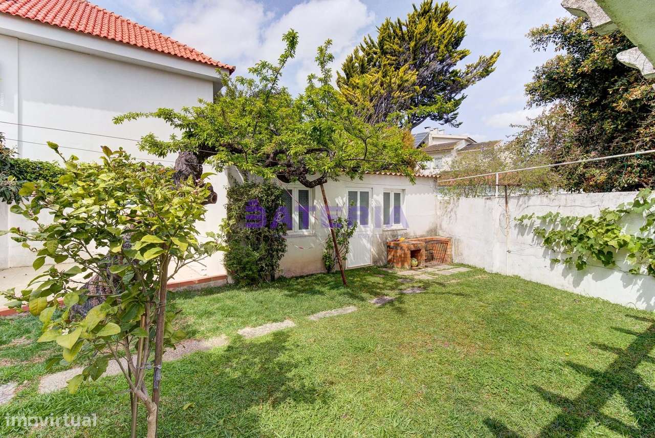 Moradia Independente T5 em Linda-a-Velha-45