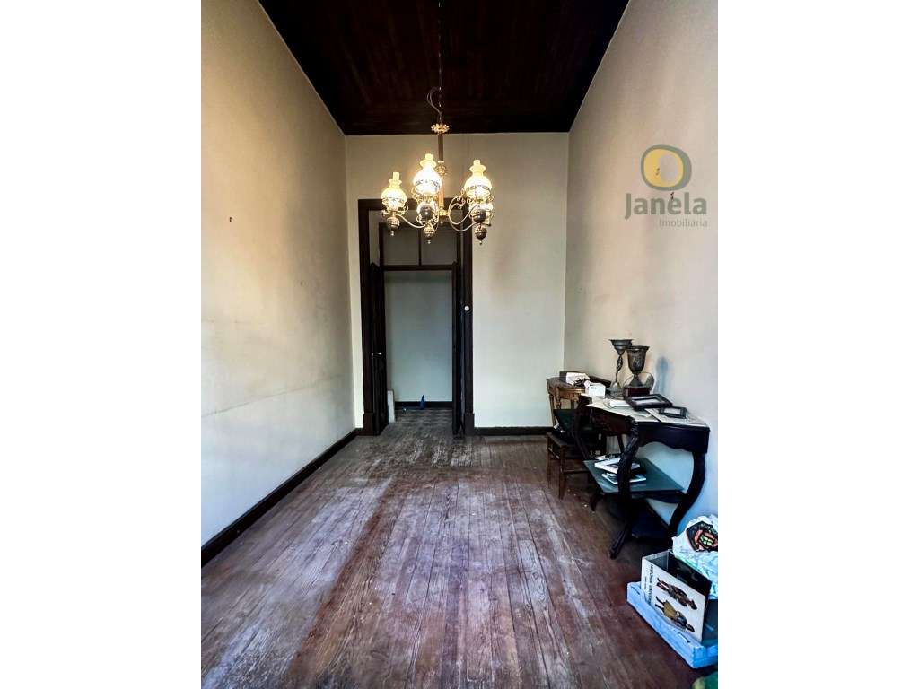 Oportunidade Única na Baixa de Faro - Andar com 6 Quartos para Remo... - Grande imagem: 4/57