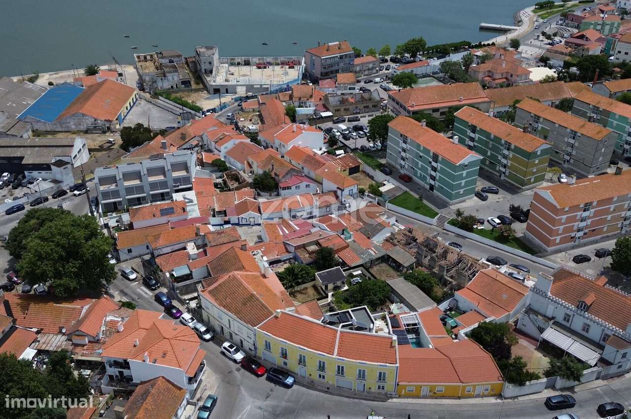Apartamento T2 com logradouro e anexo.-33