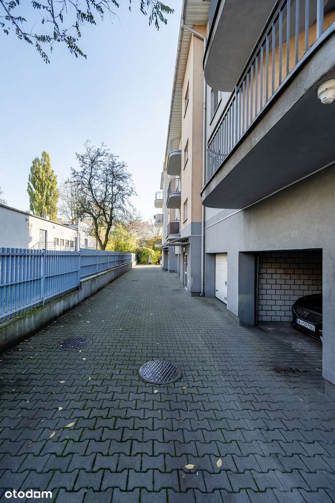 Apartament dla tych, którzy cenią dużo przestrzeni i światła-16