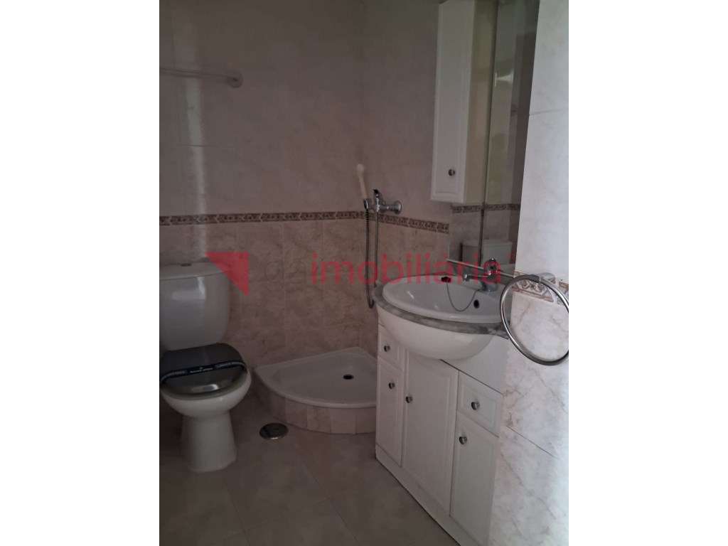 Apartamento T2+2 em Paredes, Alenquer-13