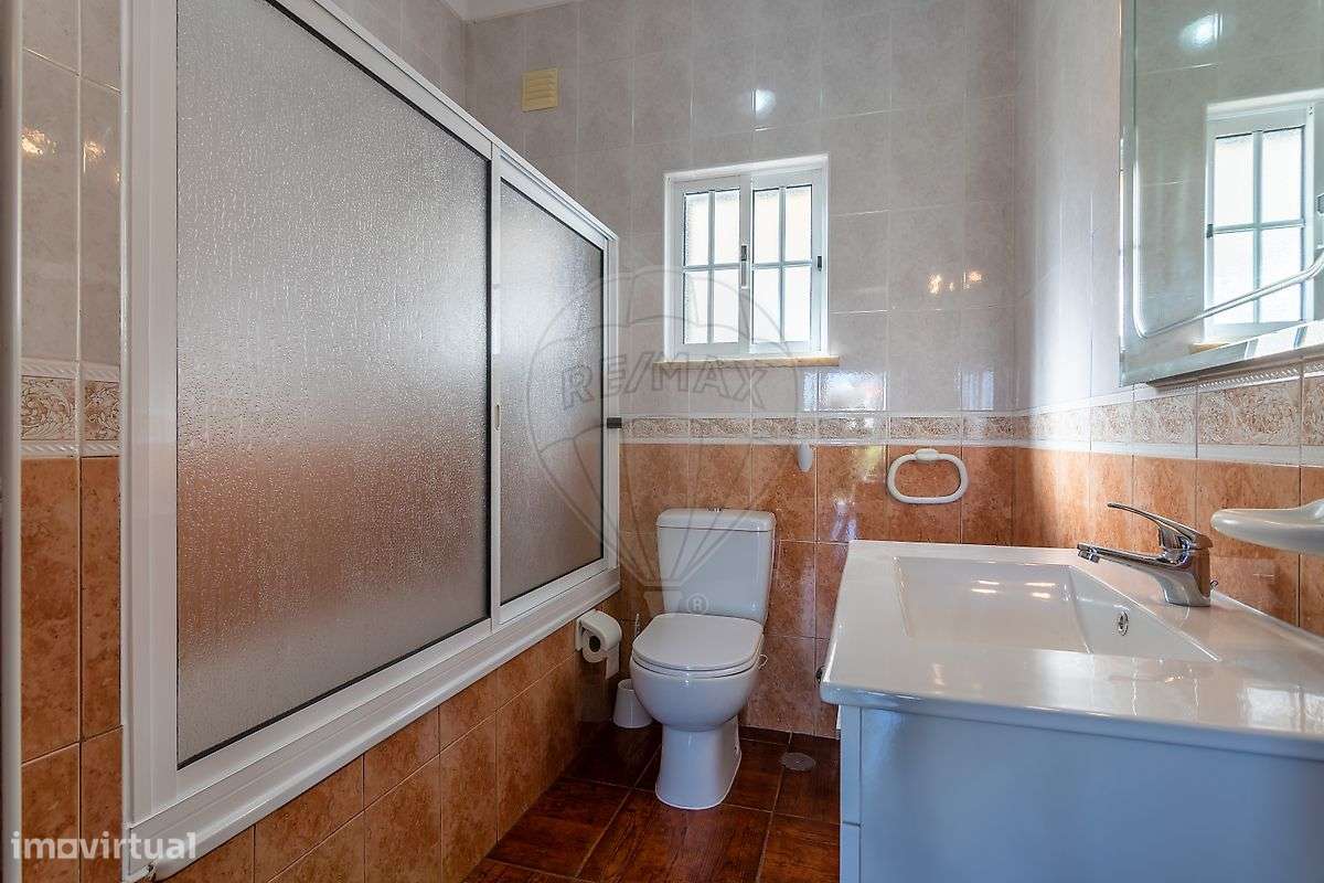 Moradia isolada T2+2 para venda na Quinta do Conde-12