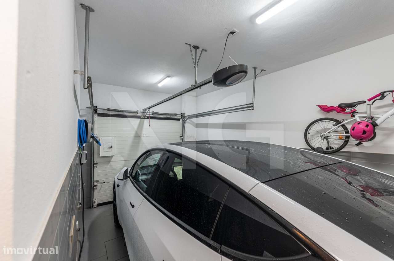 Moradia T3 com pátio, anexos e garagem em Paranhos - Porto-8