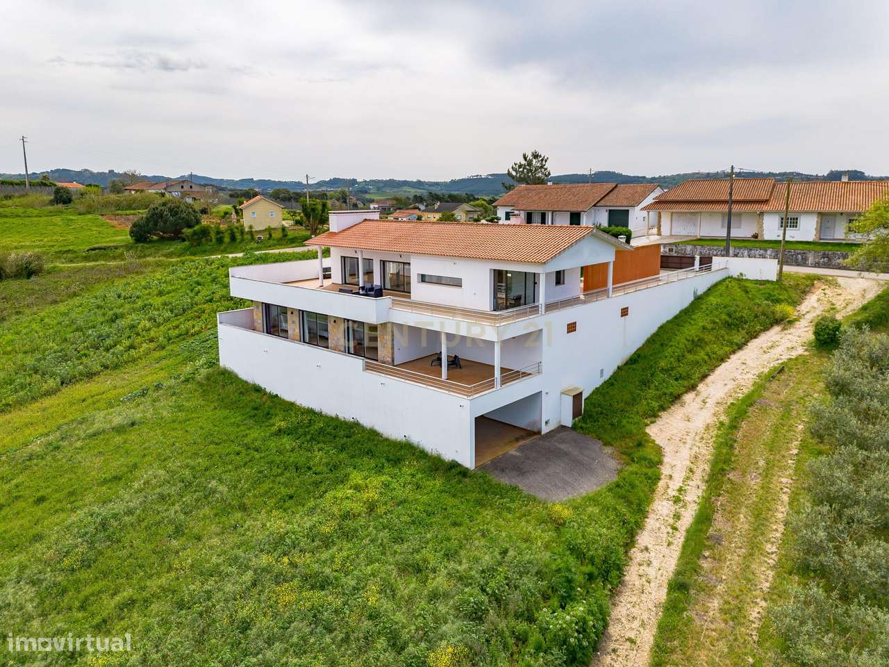 Moradia T3 com Piscina e 3 515 m² de Terreno | Entre o Campo e o Mar |-33