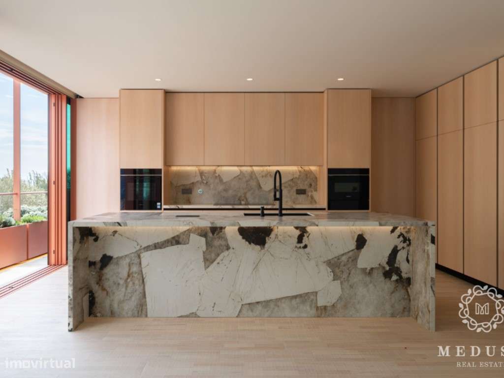 T4+1 e cobertura no 2.º andar | Coral, Foz do Douro - Grande imagem: 4/39