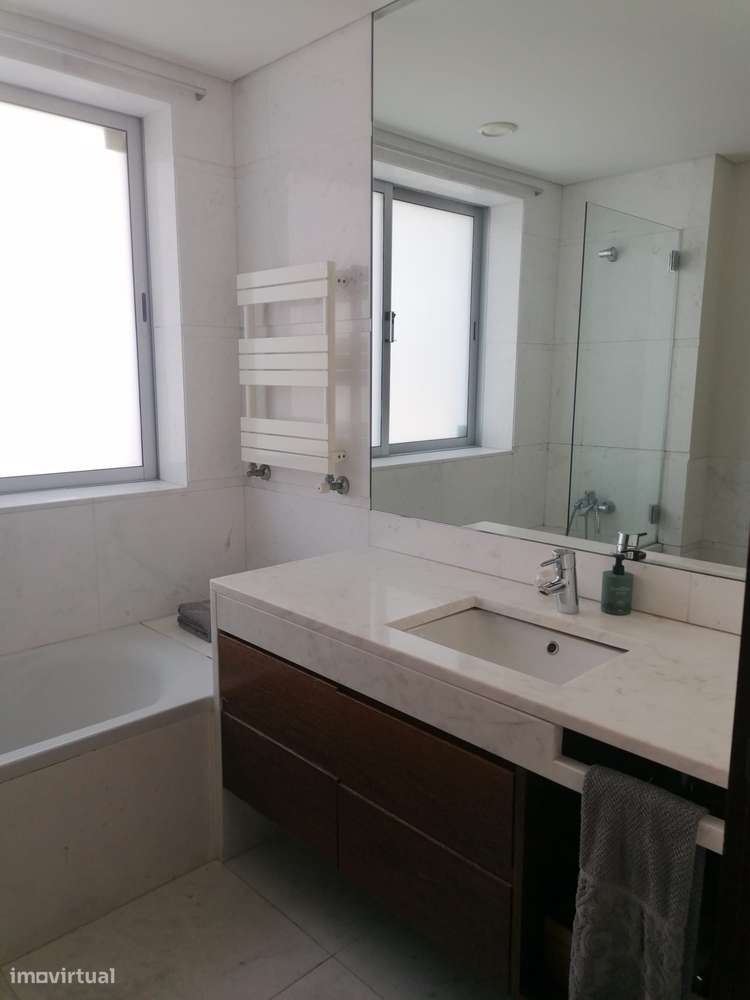 Excelente Apartamento T3 com 3 Frentes - junto à linha Rubi-14