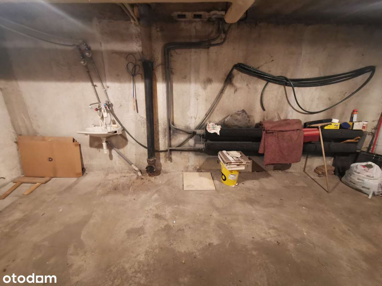 Garaż w budynku, monitoring, szlaban, prąd, światło, woda, ogrzewanie - Pełny obrazek: 4/4