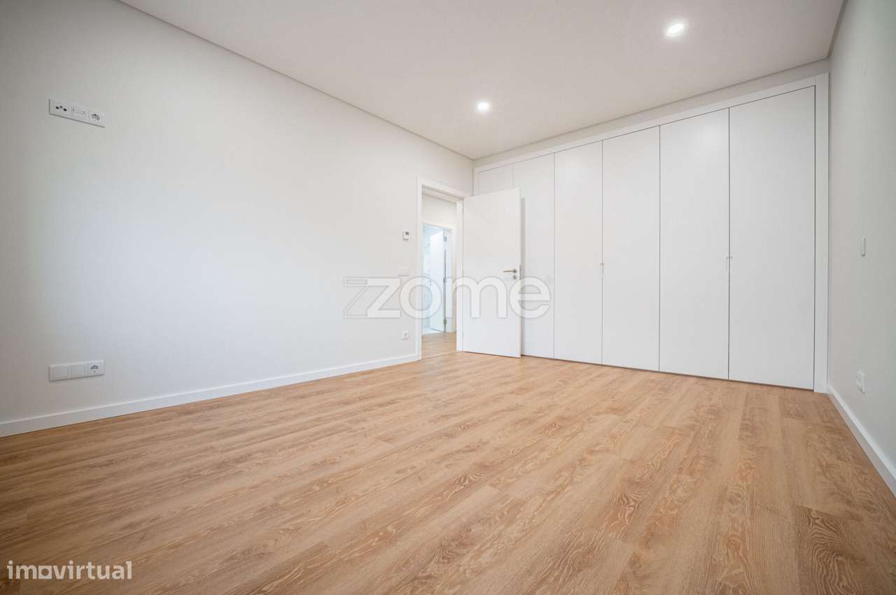 Moradia T3 com 6 assoalhadas, nova, no Alto dos Gaios - Estoril-23