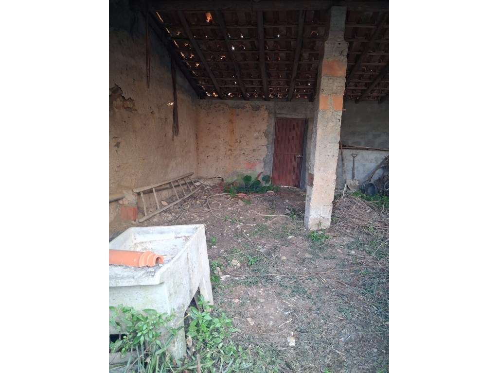 Casa de Aldeia para remodelar-15