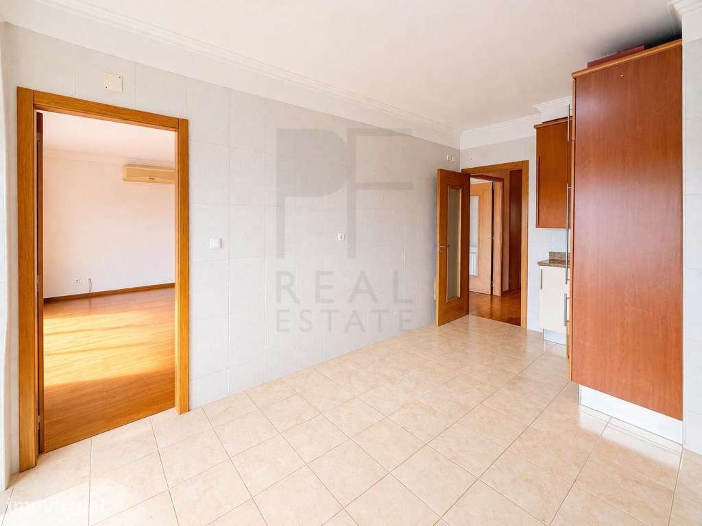 Excelente T3 com suíte, 3 varandas e garagem box em Cascais-8