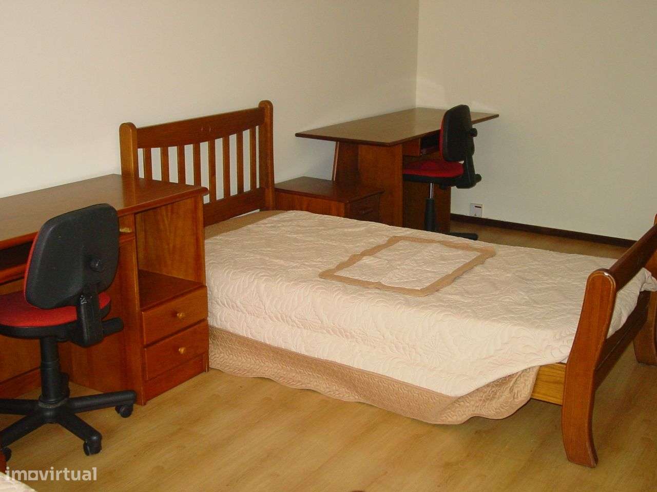 Arrenda-se T2 equipado e parcialmente mobilado na Rua do Brasil - Grande imagem: 3/25