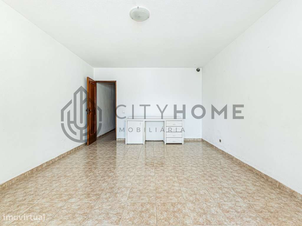 Moradia T2 +1 com garagem e espaço exterior-6