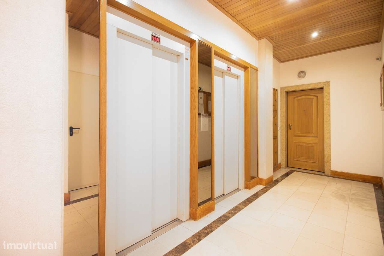 Apartamento T2 com garagem em Nova Carnaxide-24