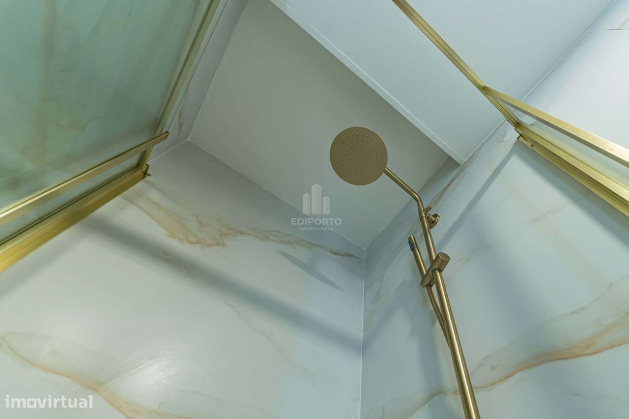 T3 Renovado | 2 Frentes | Varanda | Garagem e Arrumos – Porto junto à-10