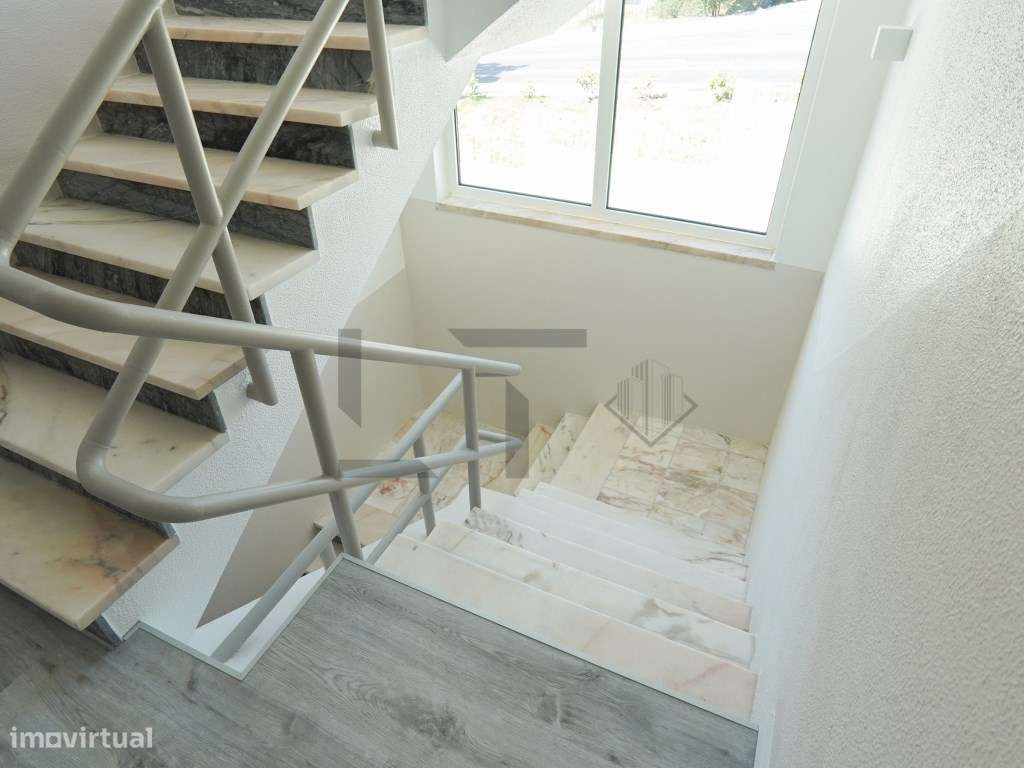 Prédio com Licença de Serviços para Arrendamento em Alfragide, Lisboa-34