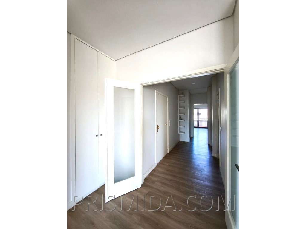 Duplex T4+office Renovado | Bi-Familiar | Terraço c/Churrasqueira - Grande imagem: 5/32