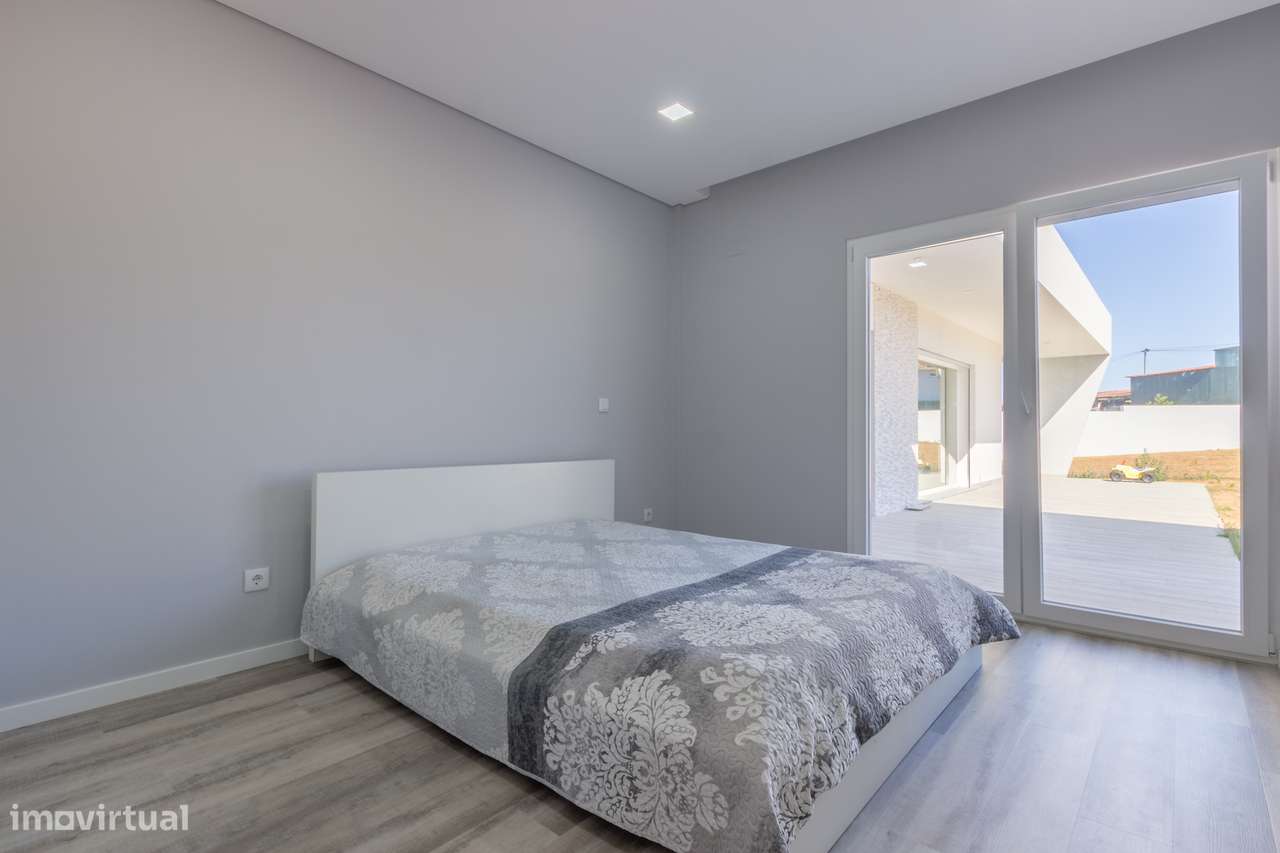 Vila Alegre / Fernão Ferro - Luxuosa moradia térrea T3 lote de 2775 m²-11