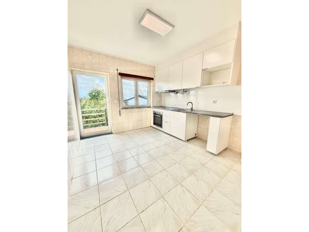 Apartamento T3 - Amplas Áreas - Grande imagem: 1/12