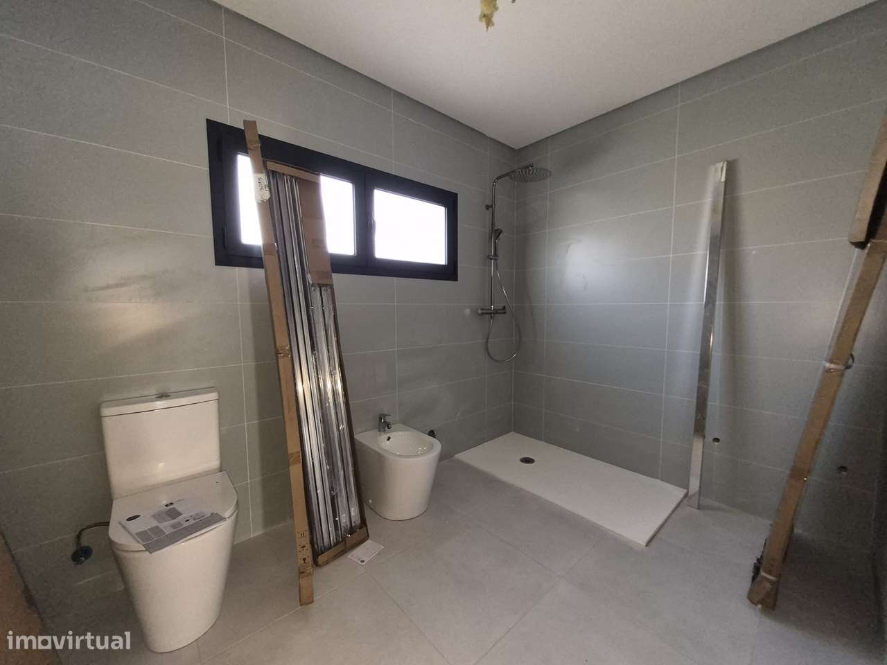 Moradia T3, térrea, geminada com garagem e jardim. Fração "A"-9