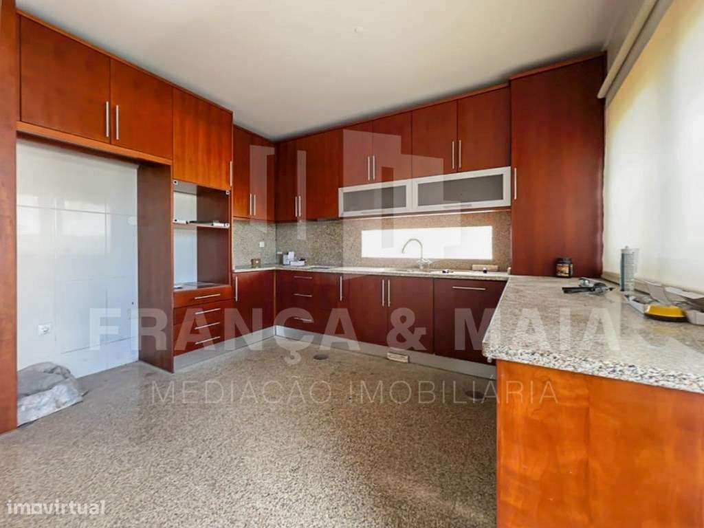 Moradia T3 Renovada com Áreas Excepcionais e Potencial até T5 em Pe...-10