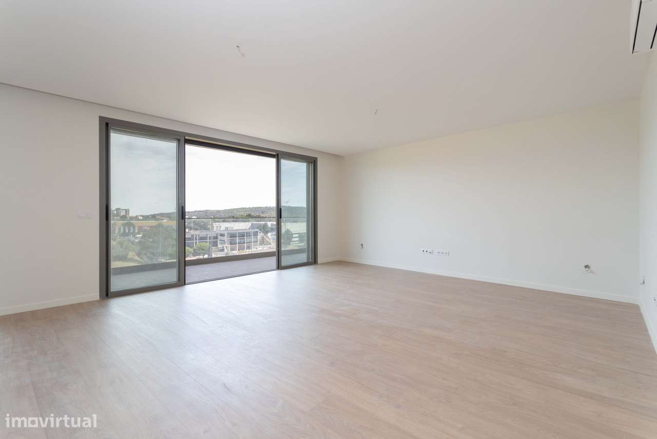 Apartamento T3 Novo a Estrear | 3 Suites | Vista Rio | Garagem Box | C-16