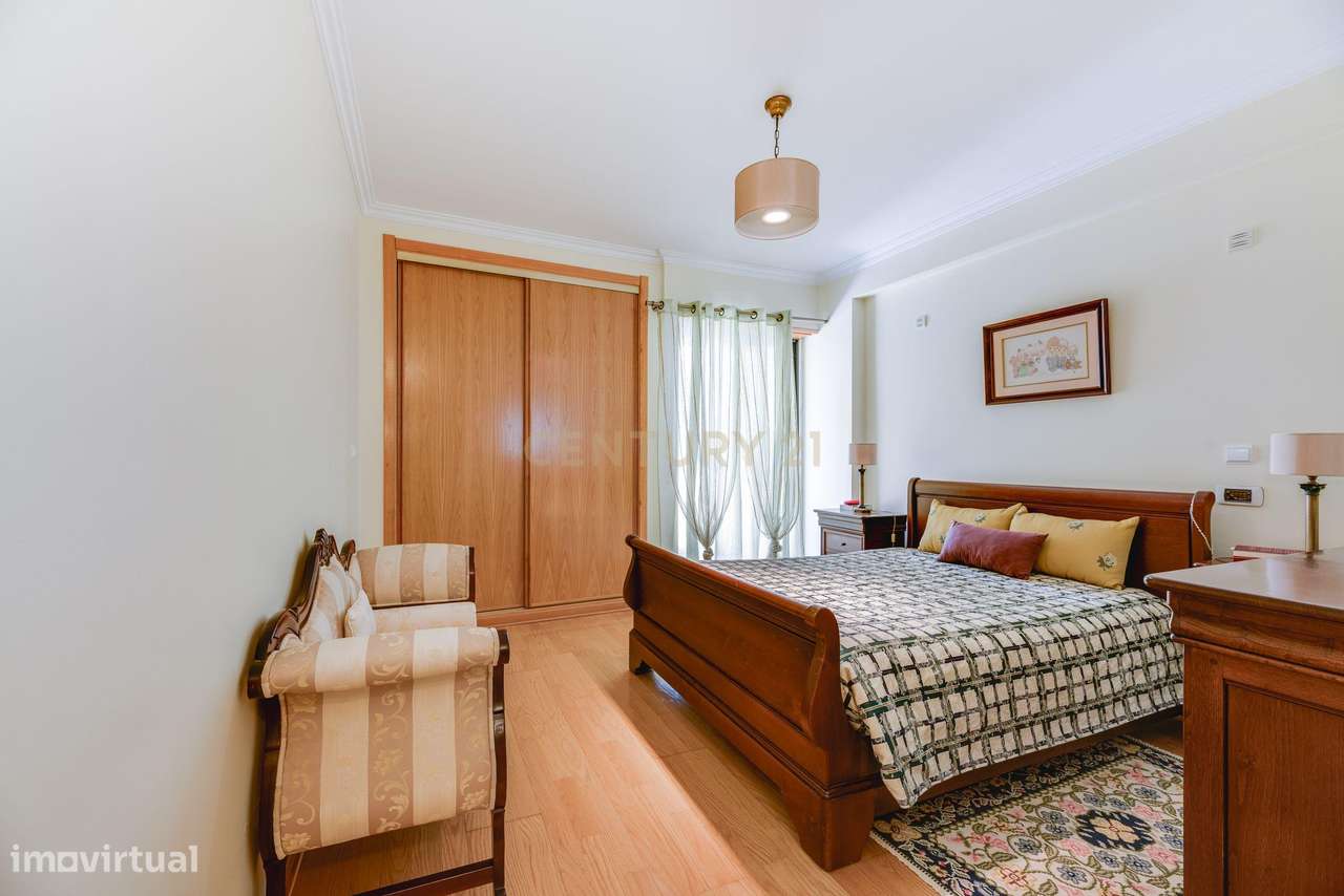 Apartamento T3 | Terraço, Box e Arrecadação | Urbanização da Ribeirada-22