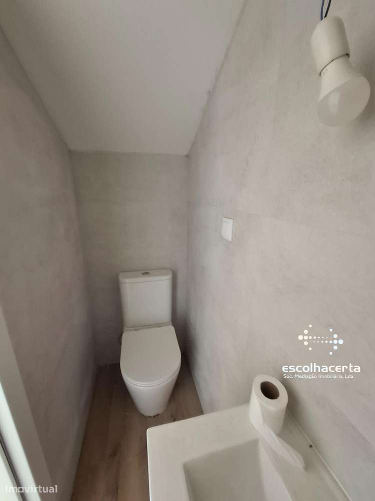 Apartamento T2 com Terraço Baixa de Setúbal-25
