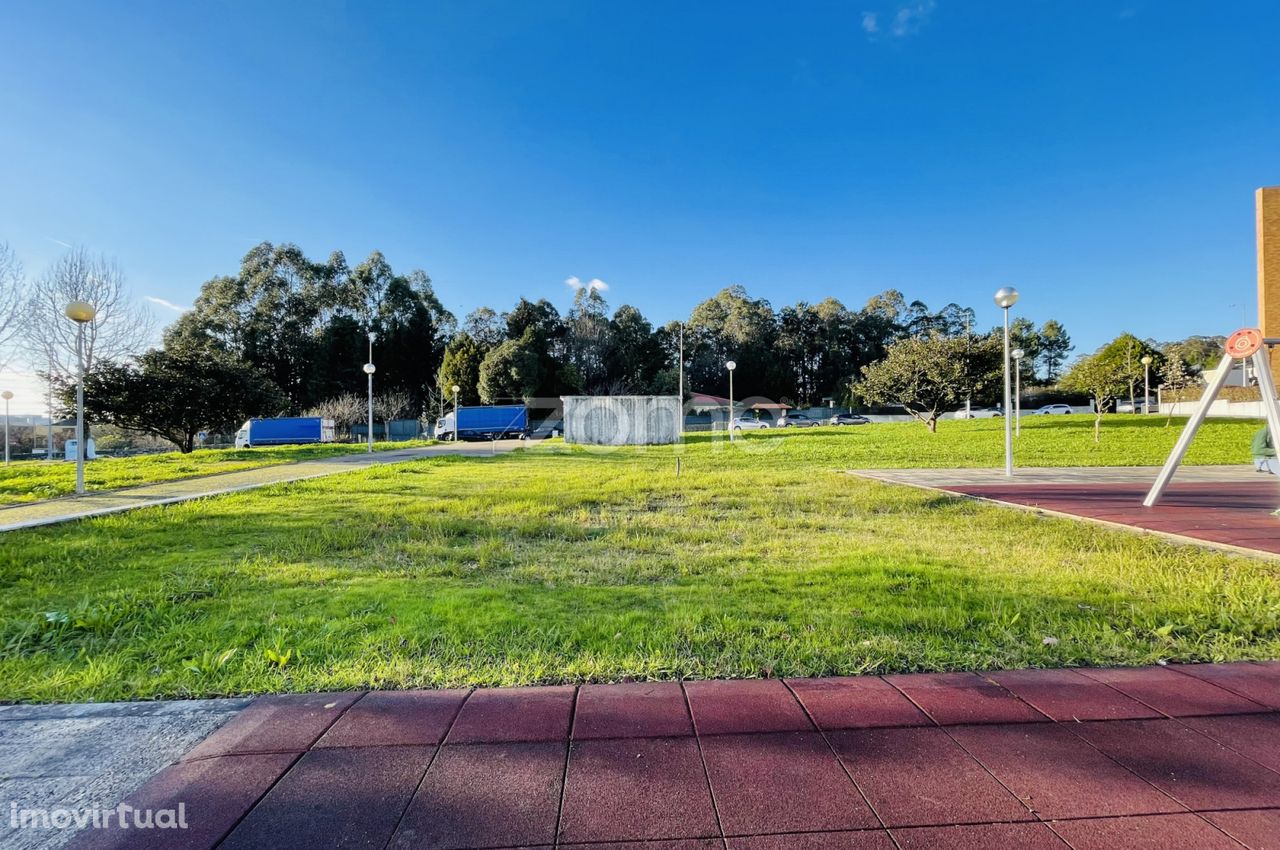 Terreno Urbano para comercio Castelo da Maia-Porto