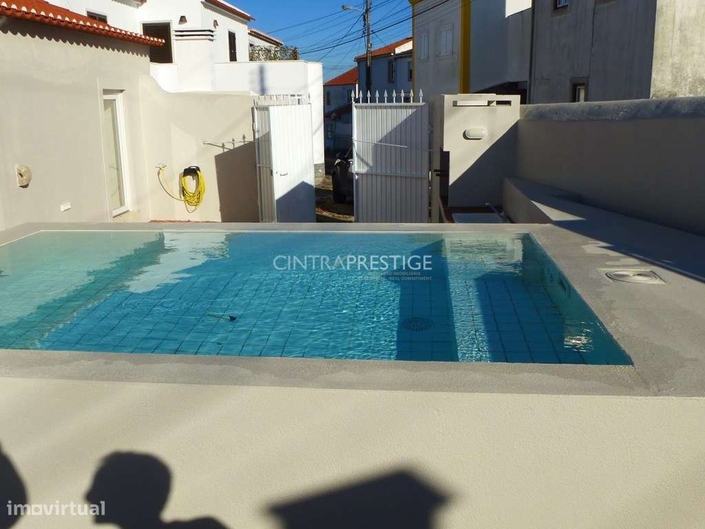 Moradia T2 totalmente recuperada em Almoçageme-34