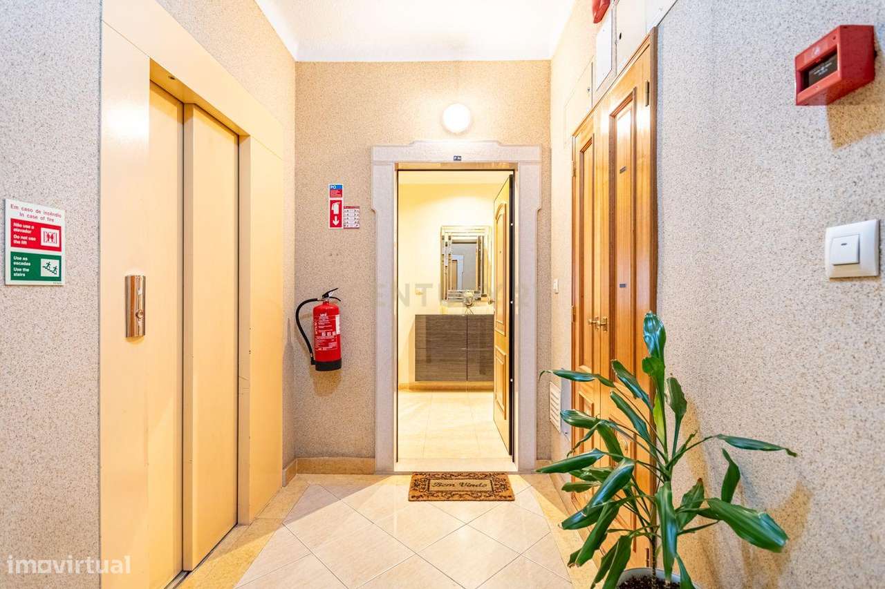 T3 com duas varandas na Rua Pulido Valente Colinas do Cruzeiro-36