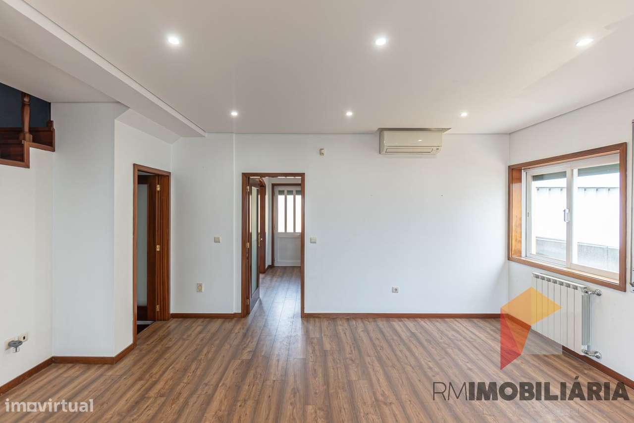 Moradia T4 em Fânzeres-8