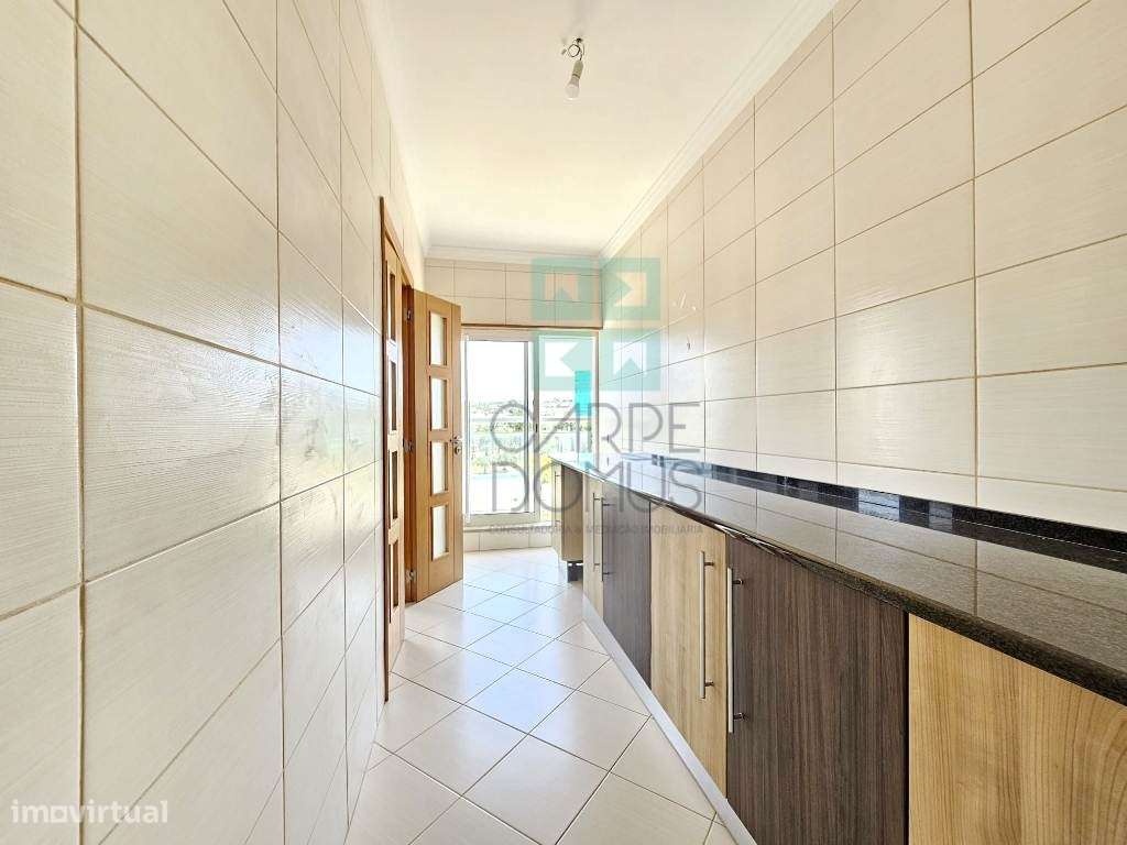 Espaçoso apartamento T3, com parqueamento, junto centro de Loulé, A...-15