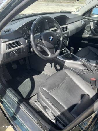 BMW 330 i Touring - 17