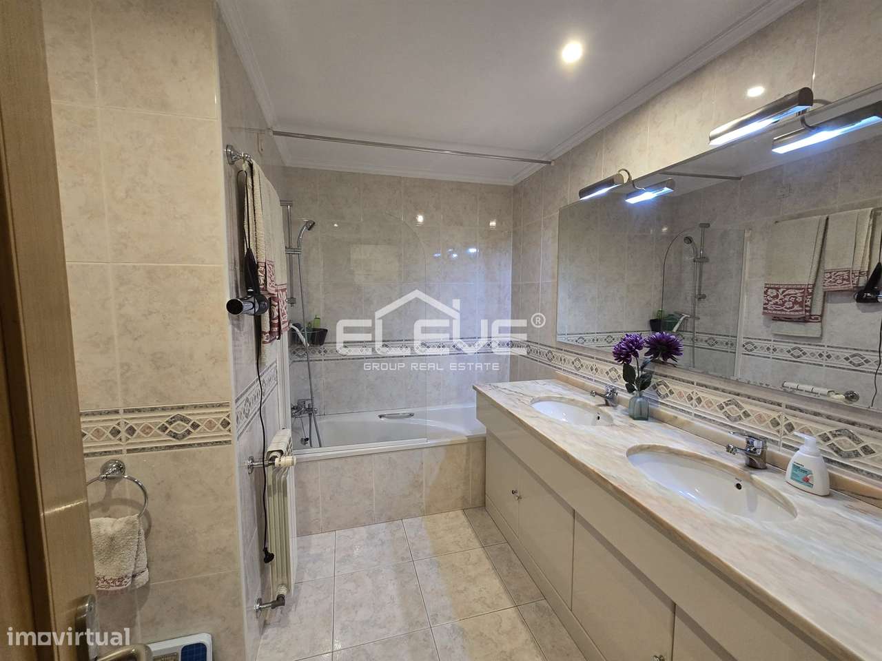 Espetacular T3 ao Metro Santo Ovideo-18